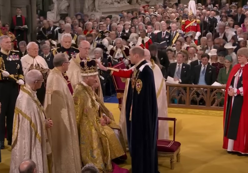 Controversele încoronării Regelui Charles: „moartea cu coasa” din timpul ceremoniei și detalii ascunse în ținute