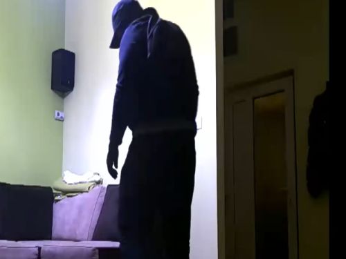 Cartierul bogaților de lângă București, terorizat de hoți în preajma sărbătorilor. Indivizi mascați vin noapte de noapte și sparg casele sau mașinile oamenilor