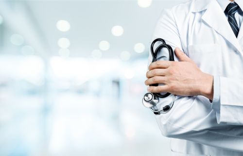 Medic de la Spitalul Floreasca inculpat pentru purtare abuzivă după ce a înțepat un coleg cu electrocauterul