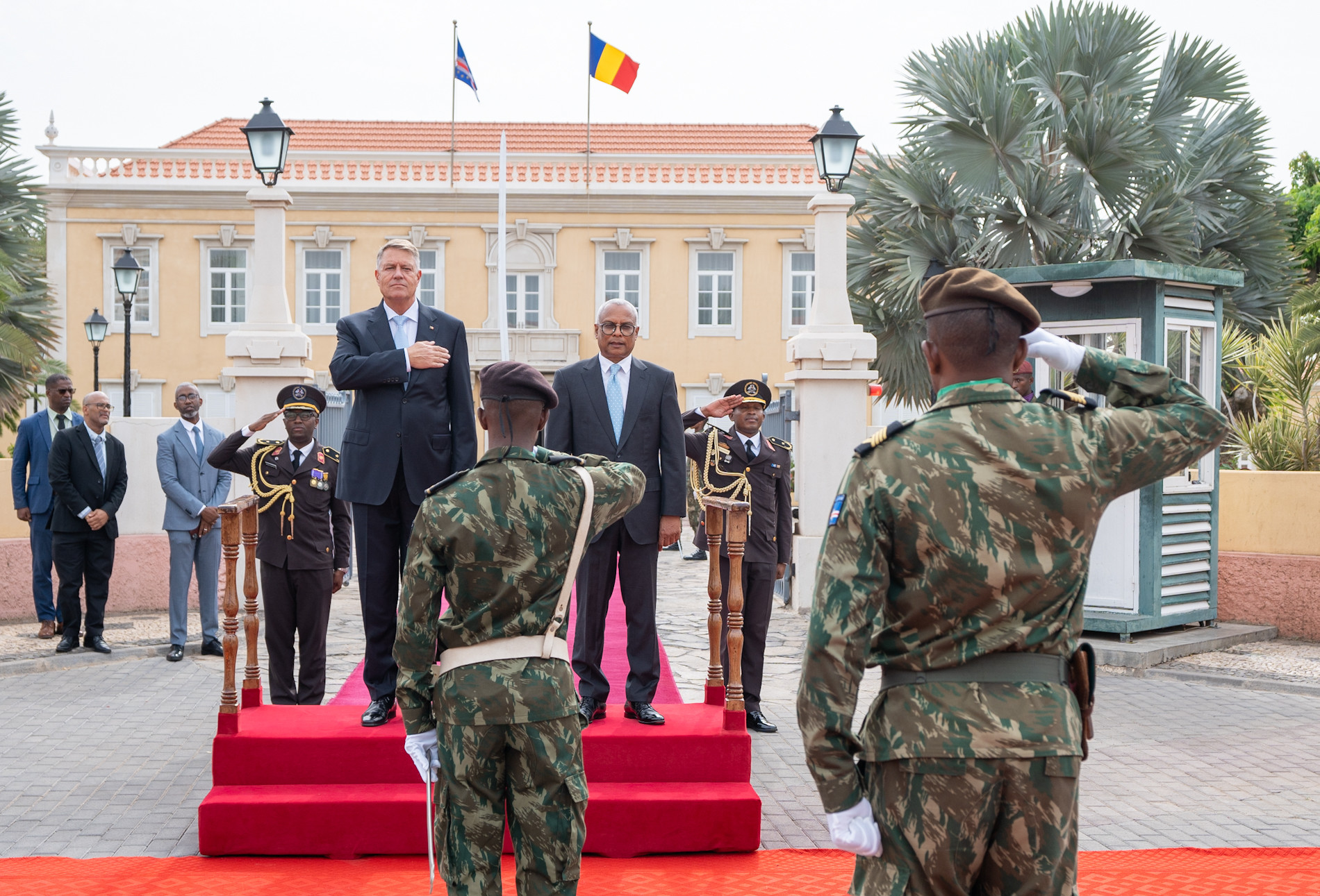 Klaus Iohannis încheie turneul în Africa. Președintele promite că va face publice cheltuielile