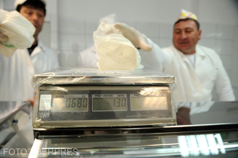 Prețurile cresc de Paști. Un kg de brânză, cât un kg de carne de miel