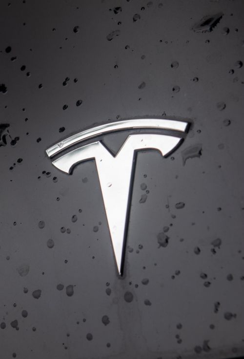 Tesla anunță concedieri masive la nivel global în contextul scăderii vânzărilor