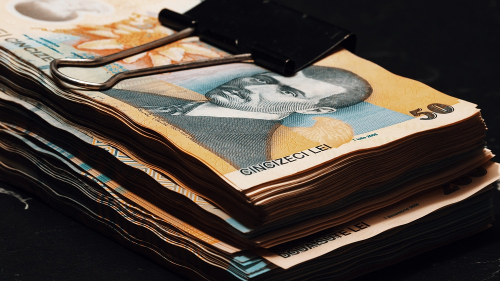 Viața va fi și mai scumpă de la anul. Un milion de români ar putea avea salarii mai mici din octombrie: măsurile fiscale, adoptate în câteva zile