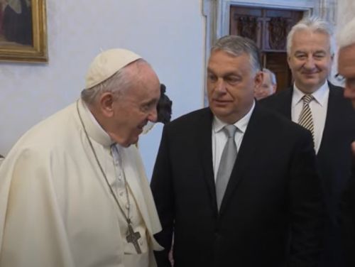 Papa Francisc a ajuns în Ungaria