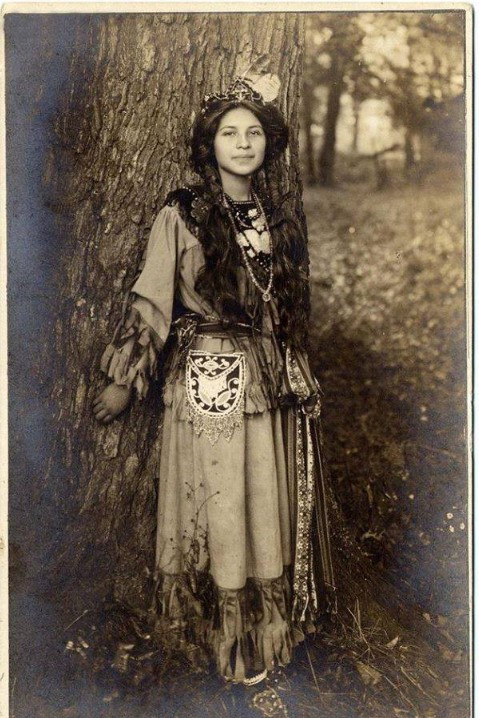 Povestea curtezanei Zaraza, „la femme fatale” pentru care s-au războit Zavaidoc și Cristian Vasile. De ce a sfârșit cu capul tăiat