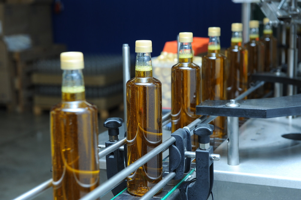 Uleiul de măsline, un lux din cauza secetei din Spania. Produsul din care România importă anual 3 milioane de litri s-ar putea scumpi