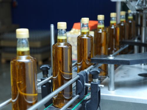 Uleiul de măsline, un lux din cauza secetei din Spania. Produsul din care România importă anual 3 milioane de litri s-ar putea scumpi