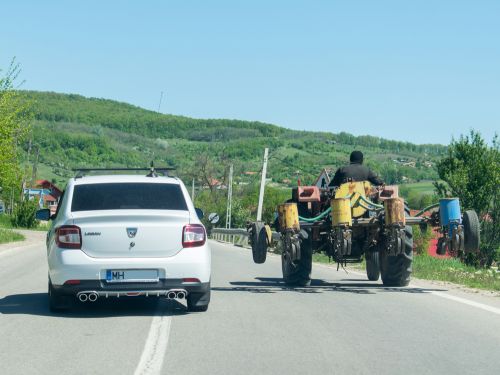 Noi modificări în Codul Rutier. Depășirea pe linie continuă ar putea fi permisă în anumite situații