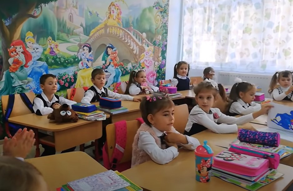 Învățătorii se pregătesc pentru marea întâlnire. Cât îi costă prima zi de școală, pentru a-și primi copiii așa cum trebuie