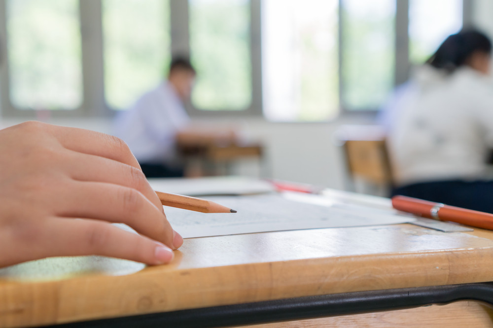 Începe Bacalaureat 2023, sesiunea de toamnă: competenţele lingvistice și digitale vor fi echivalate cu mediile din liceu. Calendarul examenului