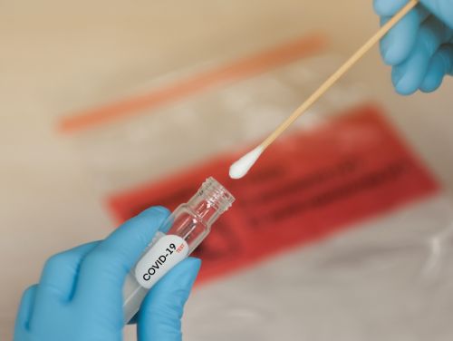 Peste 11.000 de cazuri de COVID-19 în România. Varianta actuală ar fi mai periculoasă pentru bebeluși și bătrâni