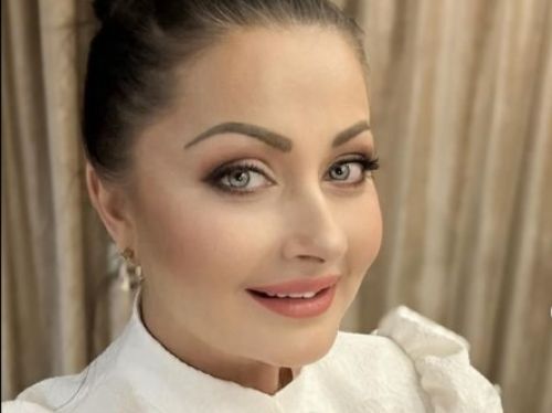 Gabriela Cristea a primit bradul de Crăciun împodobit de un designer. Internauții au desființat-o pe Instagram: „Nu vă dau cu hate, dar este urat rău”