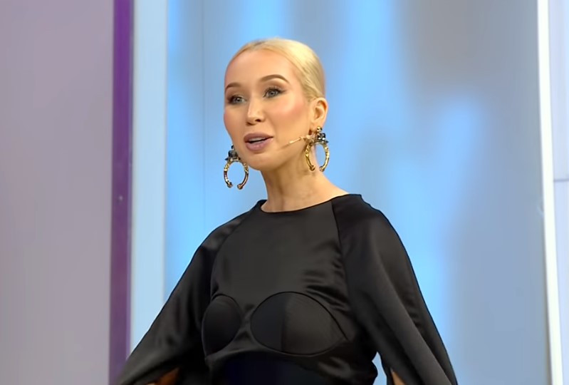 Xonia ar fi fost prinsă beată și drogată la volan, în Sectorul 2. Cântăreața nu avea dreptul să conducă pe teritoriul României