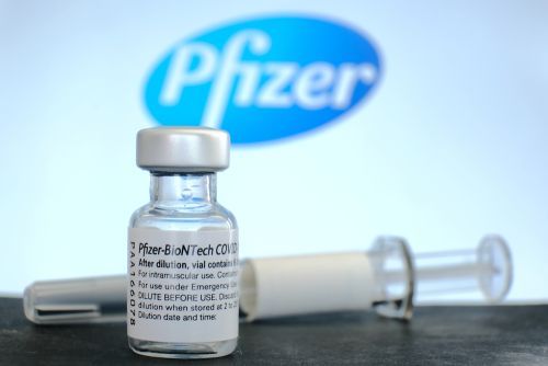 Procesul dintre Pfizer/BioNTech și Moderna pentru brevetele ARNm ajunge în instanța londoneză