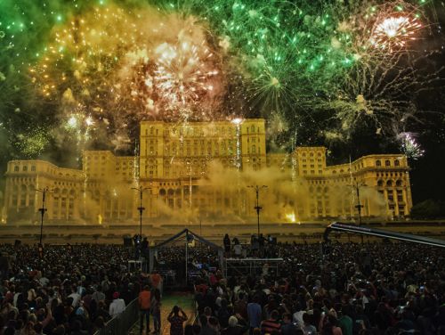 Bucureștenii nu vor mai putea procura artificii sau petarde din Capitală. Anunțul făcut de Prefect
