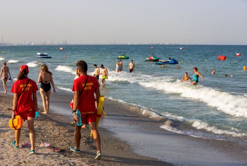 Salvamarii avertizează despre pericolele înotului în zonele riscante ale litoralului românesc