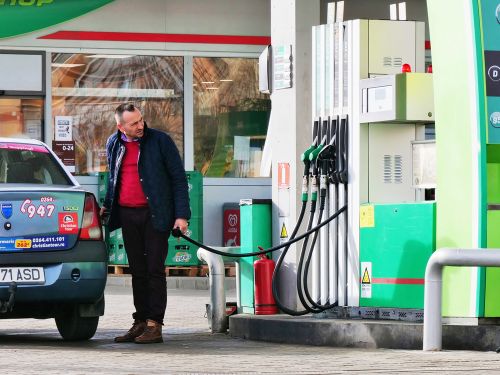 Urmează noi scumpiri la pompă. De când ar putea benzina și motorina să ajungă iar la 9 lei/litru