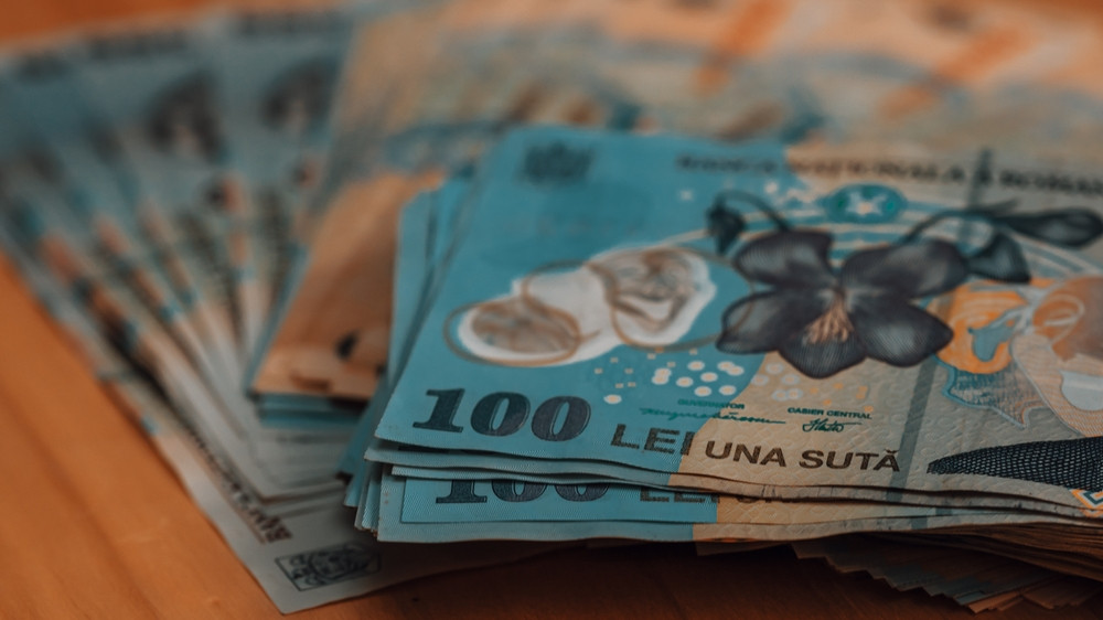 Noua lege a salarizării, amânată. Când vor crește, de fapt, salariile românilor