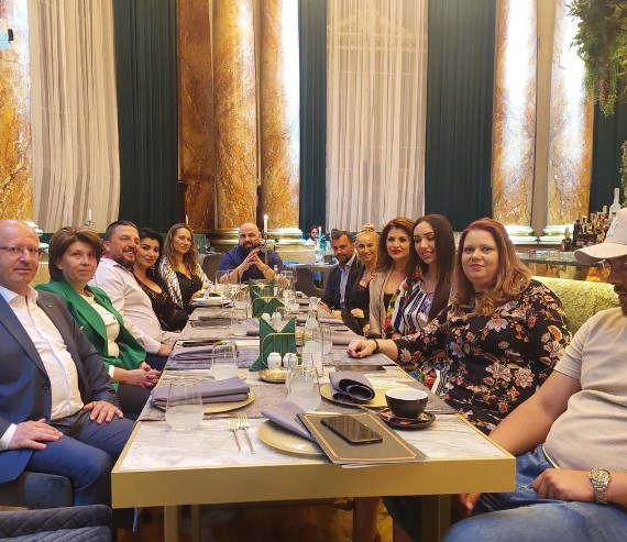 Adriana Bahmuțeanu, surpriză de ziua sa din partea Anamariei Prodan și a soțului ei: „M-a păcălit că mergem să bem un pahar”