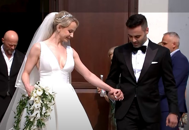 Imagini fabuloase de la nunta Sandrei Izbașa cu Răzvan Bănică. Fosta gimnastă: „Ne bucurăm să fim căsătoriți în fața lui Dumnezeu”