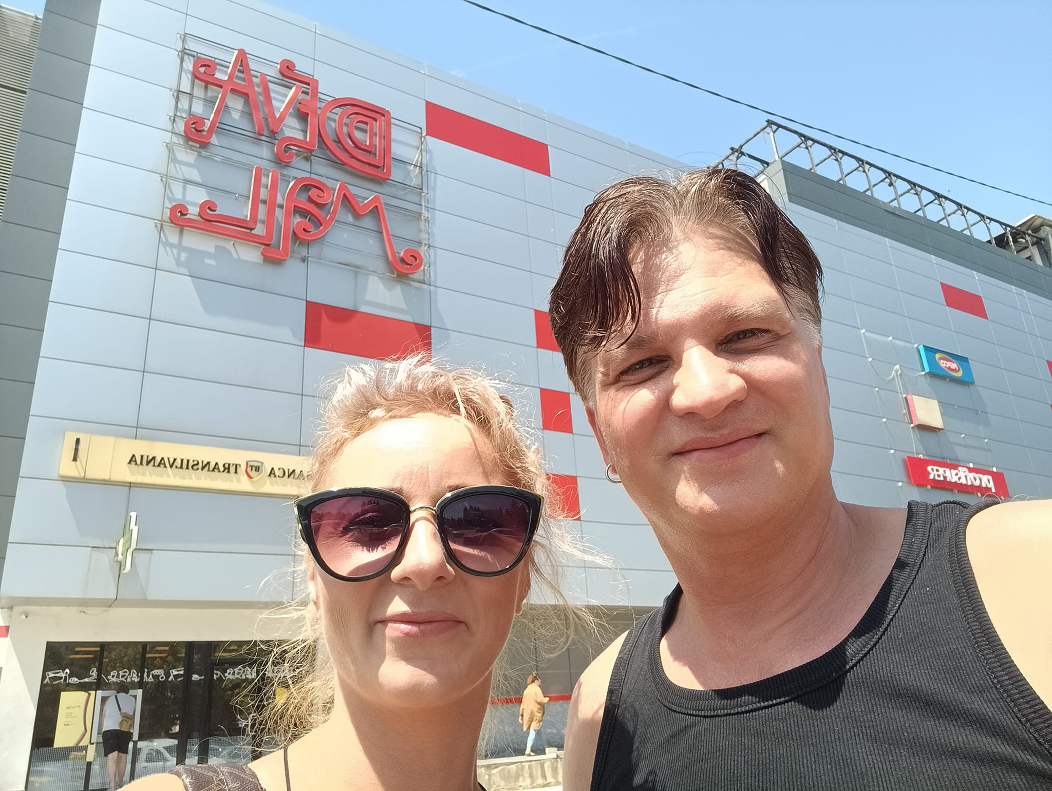 Mihai Onilă și soția speră să dea lovitura cu această afacere! Solistul trupei AXXA s-a întors definitiv în România după ce și-a pierdut fetița