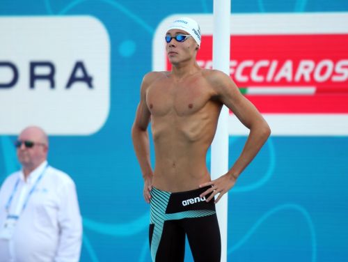 David Popovici luptă azi pentru prima finală de la Campionatele Europene de înot în bazin scurt