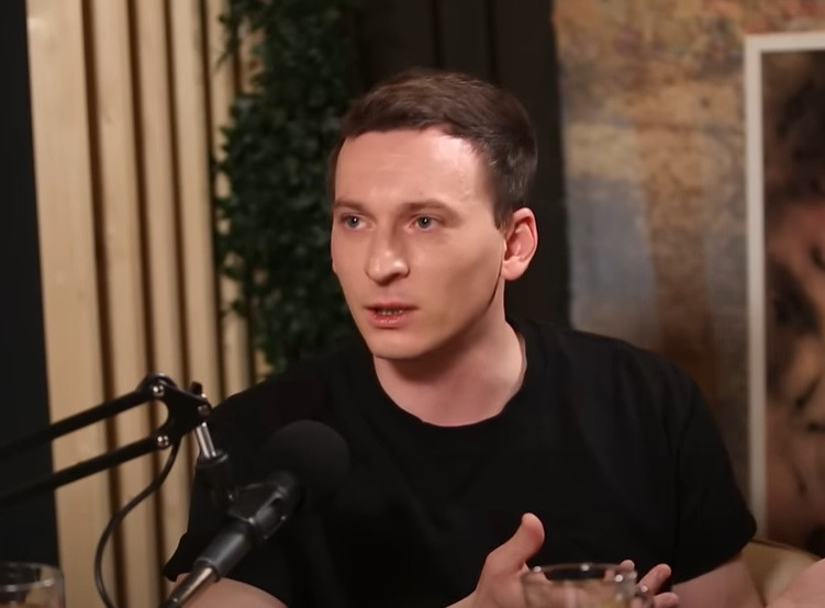 Denis Roabeș, declarație de dragoste pentru soția sa. Artistul a izbucnit în lacrimi pe scenă: „Te iubesc!”