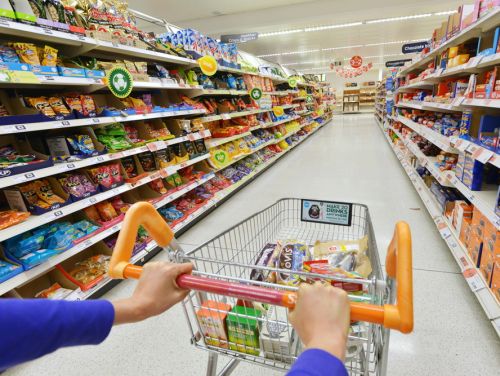 Ieftiniri doar pe hârtie. Specialiștii dezvăluie adevărul din spatele reducerilor de 50% anunțate de Guvern