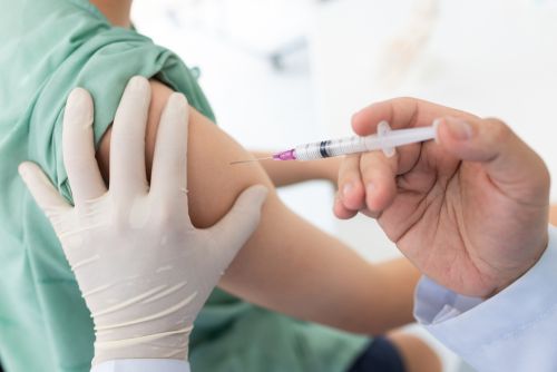 AstraZeneca anunță retragerea globală a vaccinului Vaxzevria împotriva COVID-19