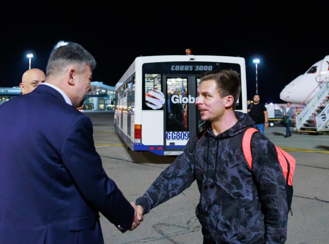 Primul pacient român tratat în străinătate după exploziile de la Crevedia a revenit în țară. Ce mesaj a transmis premierul Ciolacu