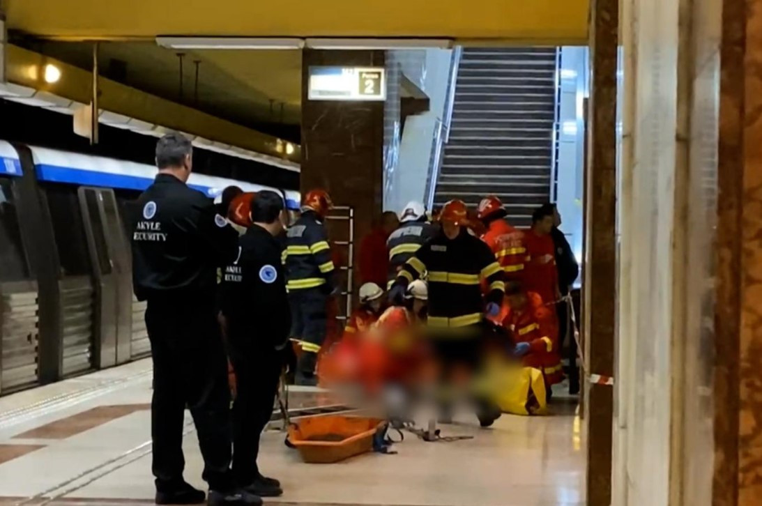 Tânăr de 24 de ani, căzut în stația de metrou Tineretului. Haos în subteran