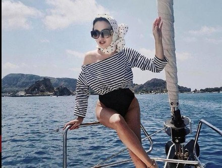 Ana Morodan, o lună cu peripeții. Contesa digitală s-a pozat în cârje în fața spitalului