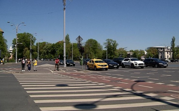 Noi benzi de circulație pe drumurile din toată Europa, vopsite în roz și verde. Cine va putea circula pe ele