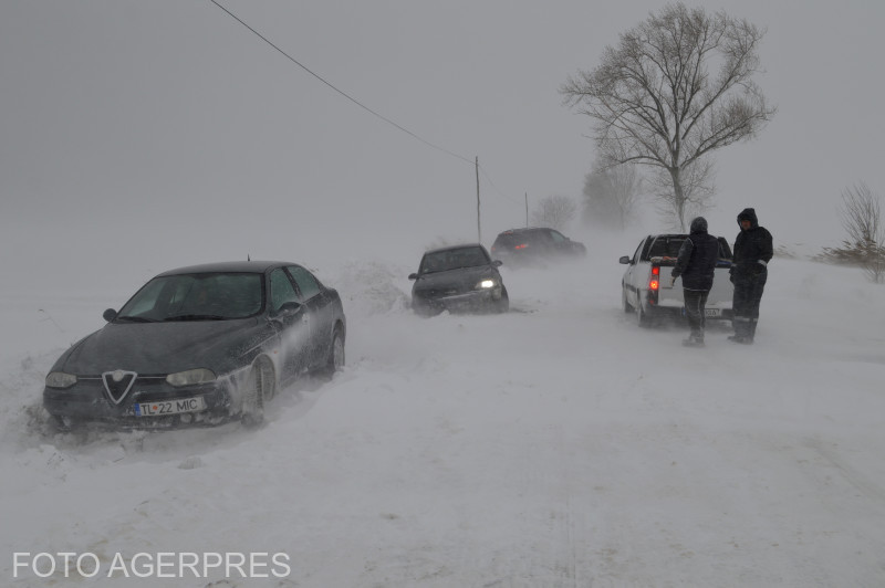 Localitatea izolată complet de zăpadă. Se află la doar un kilometru de E85