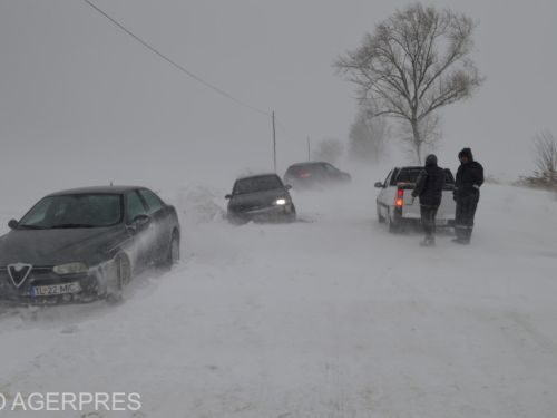 Localitatea izolată complet de zăpadă. Se află la doar un kilometru de E85