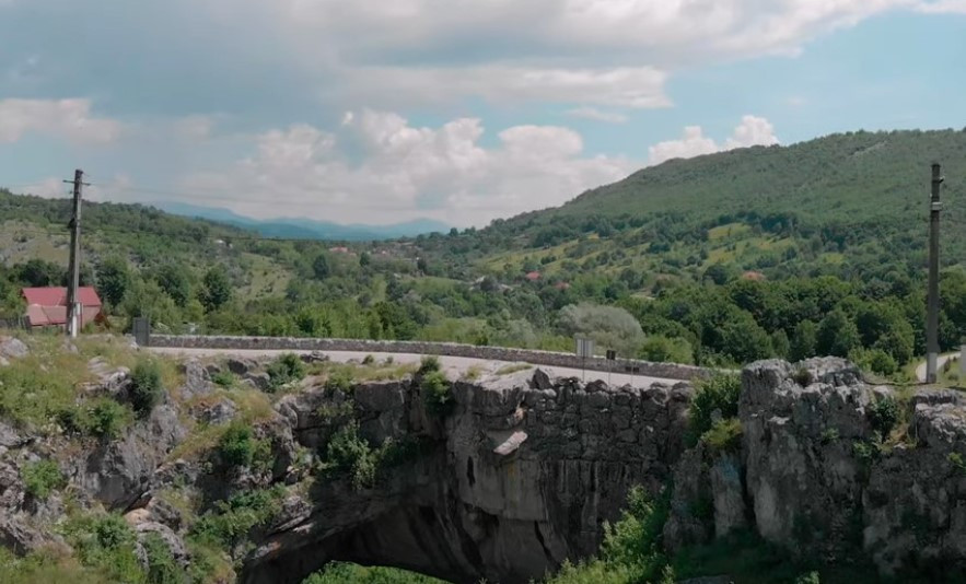 Podul lui Dumnezeu, o minune a naturii din România, unică în lume. Unde se află și cum s-a format