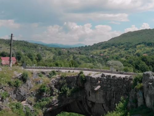 Podul lui Dumnezeu, o minune a naturii din România, unică în lume. Unde se află și cum s-a format