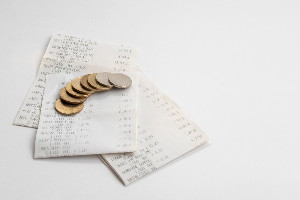 Limită la plata cu banii cash, de la 1 noiembrie. Măsurile fiscale vor afecta cel puțin 40% dintre românii care nu au carduri bancare