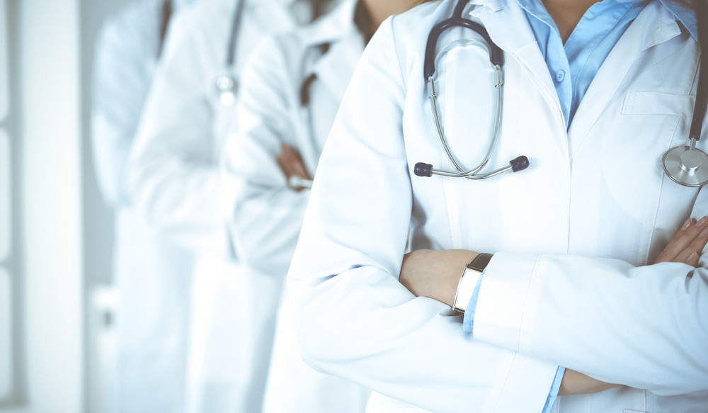 E criză în spitalele de stat. Pacienții așteaptă mult după ajutor, în timp ce unitățile medicale nu fac față solicitărilor din cauza lipsei medicilor