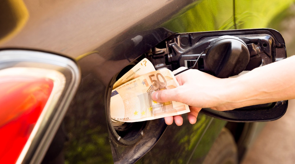 România vs. Europa: Cum afectează creșterea accizelor la carburanți prețurile la pompă?
