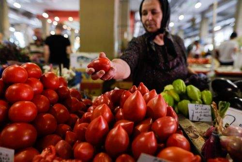 Specialiștii oferă sfaturi pentru recunoașterea roșiilor tratate cu pesticide