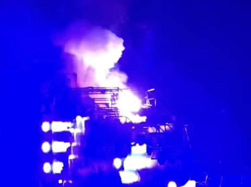 O parte din scena Untold a luat foc. Dezastrul a fost evitat; ieșirile erau blocate de oamenii care nu mai încăpeau pe stadion