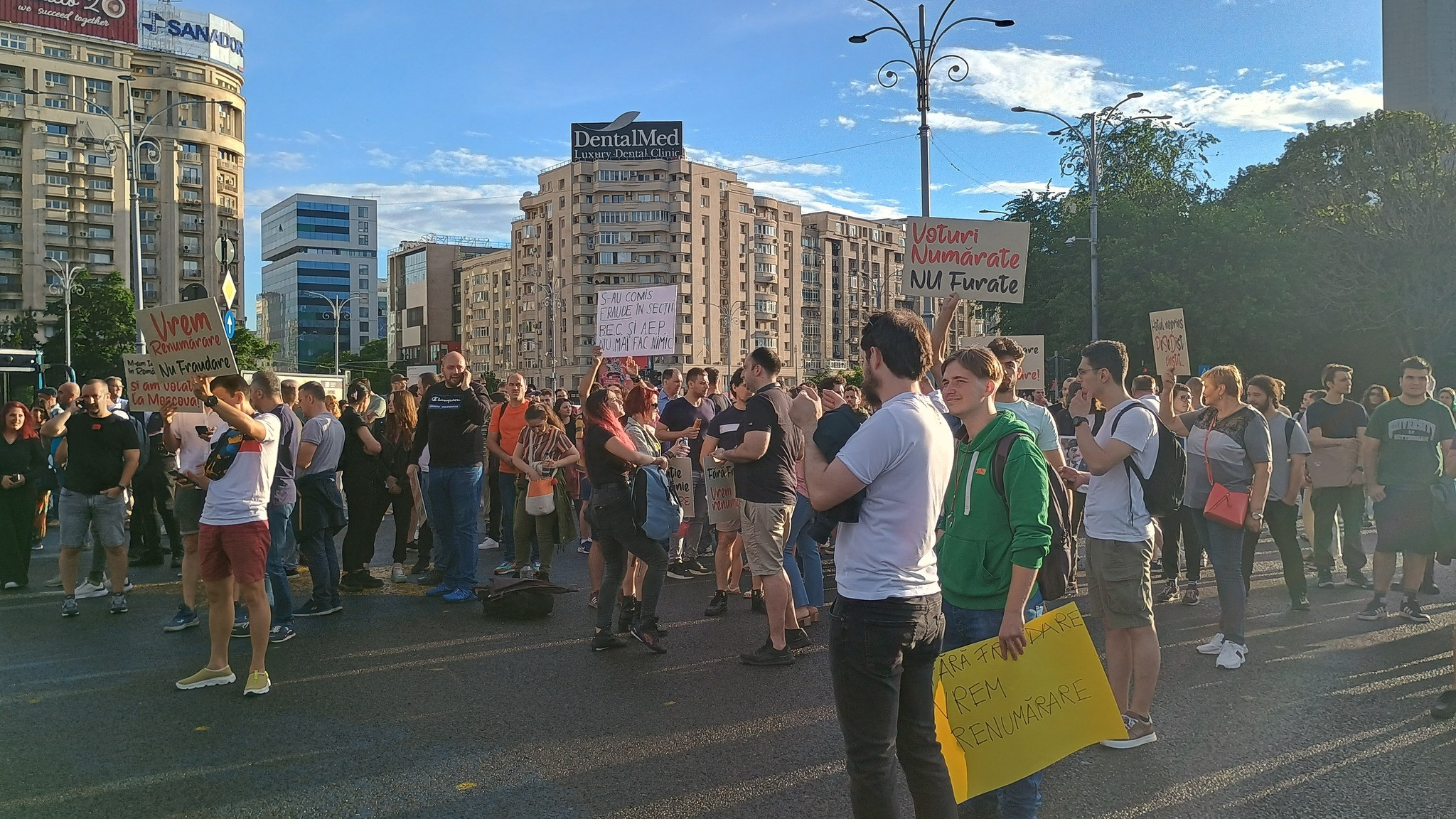 Renumărarea voturilor declanșează noi proteste în Piața Victoriei