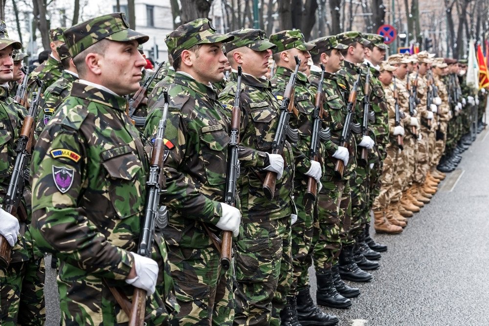 Cât sunt salariile în Armata României. Cât câștigă un soldat, un ofițer și un funcționar