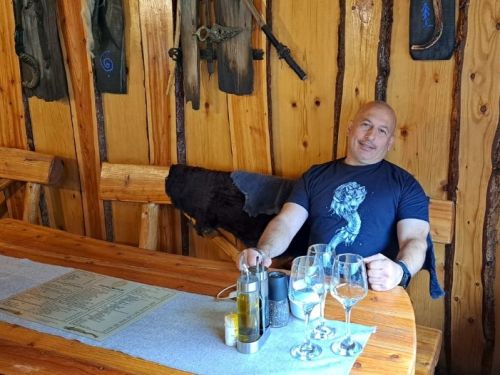 Cum a ajuns Cornel Dinicu, patronul de la Ferma Dacilor, în atenția serviciilor. „Pionul rușilor” a încercat să preia o mină de diamante din Africa