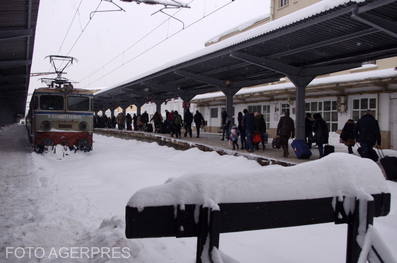 Accidente în lanț după cea mai puternică ninsoare din acest an. De când se încălzește vremea
