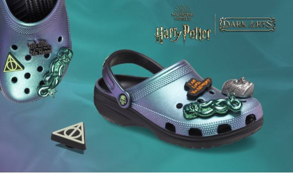 Oferă un twist magic ținutelor tale cu articole din colecția Dark Arts, inspirată de Harry Potter