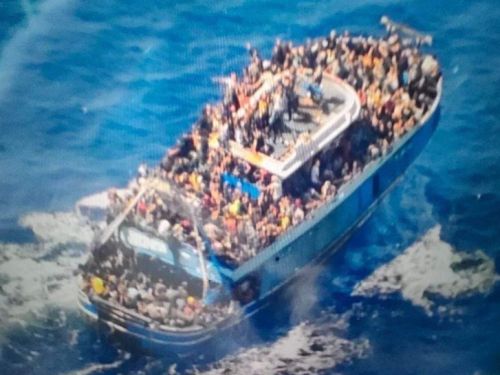 Trei zile de doliu în Grecia, după una dintre cele mai grave tragedii ale migrației ilegale. Cel puțin 79 de morți, după ce o barcă cu aproape 700 de migranți s-a scufundat