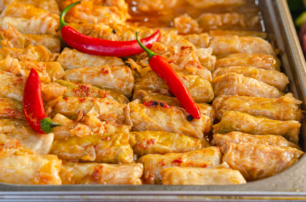 Câte calorii au sarmalele? Car ar fi porția optimă pentru sănătatea noastră?