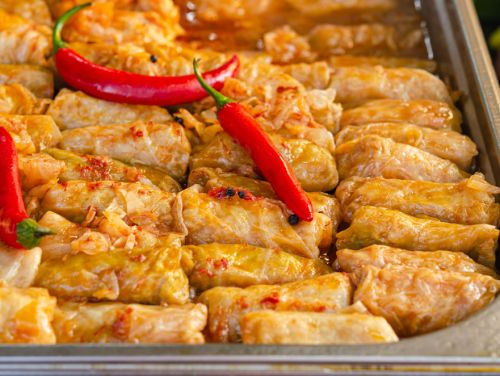 Câte calorii au sarmalele? Car ar fi porția optimă pentru sănătatea noastră?